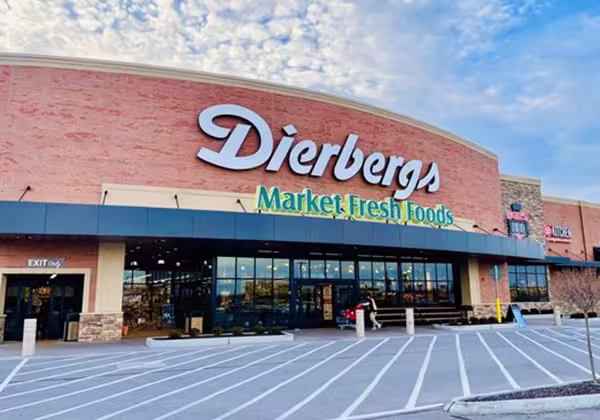 The front of a Dierbergs market grocery store