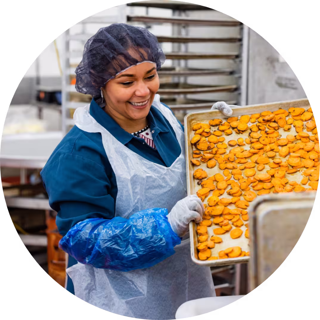 A Dierbergs team member with a tray of freshly baked food.