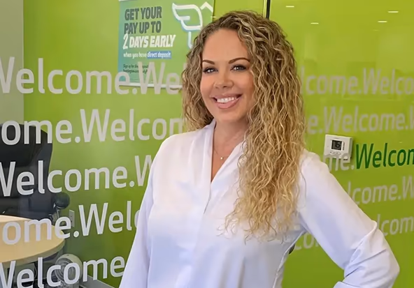 Rhonda, District Manager