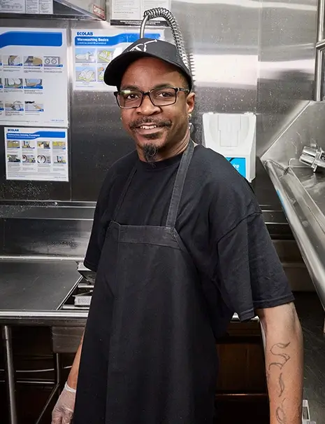 LongHorn Steakhouse hourly employee testimonial: Derrick, Line Cook