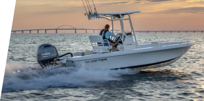 A boater speeding a Skeeter boat around a turn in a lake.
