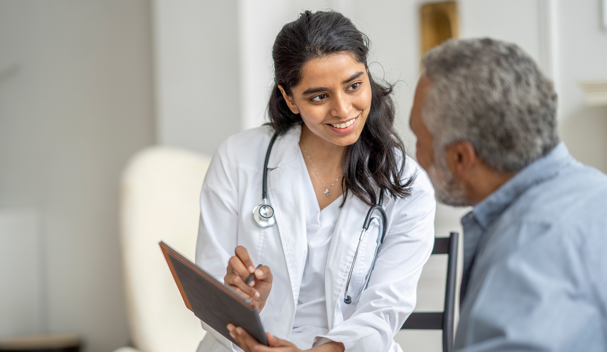 SaludVIP physician smiling with a patient.