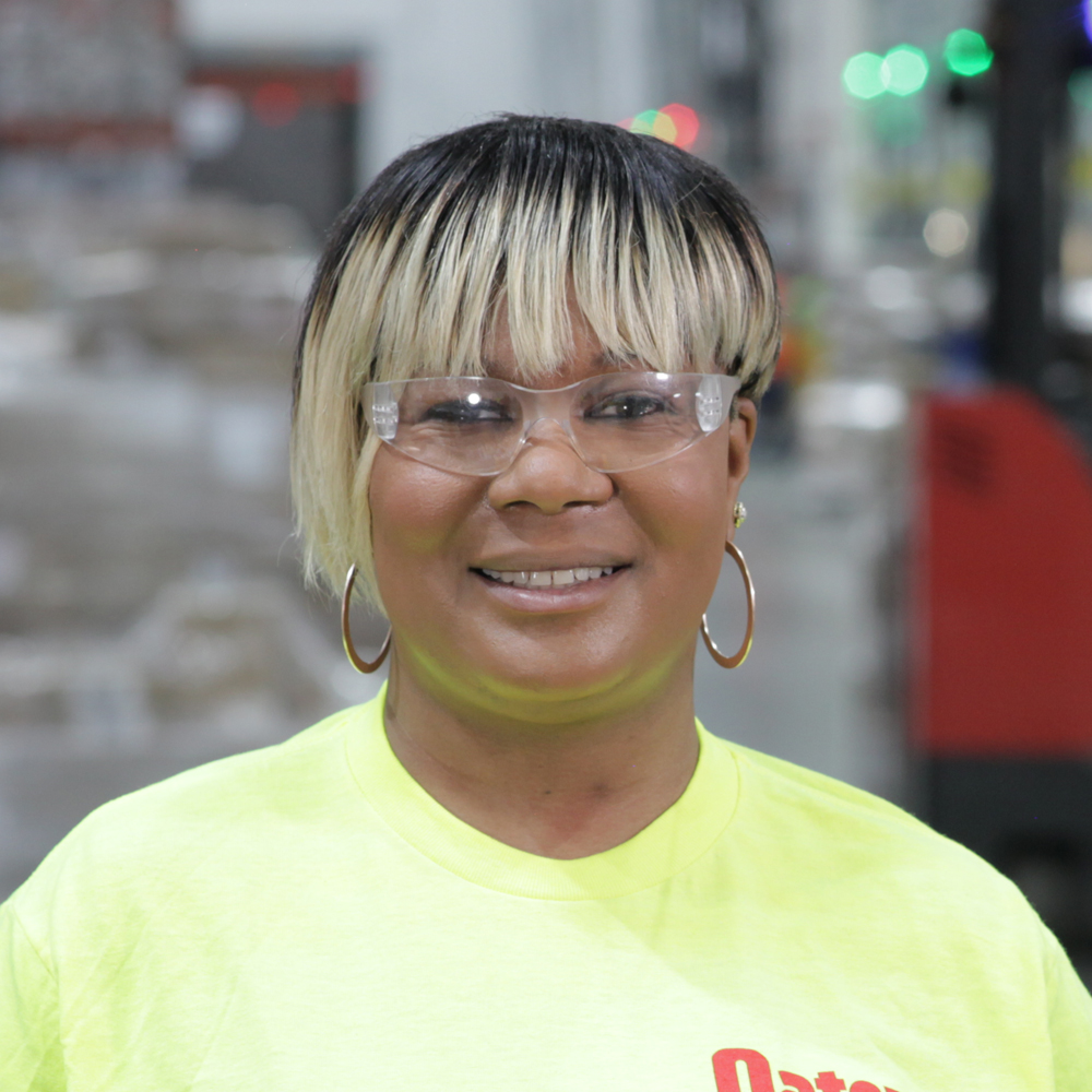 LaShonda, Coordinadora de Muelle de Embarque I, empleada de Oatey